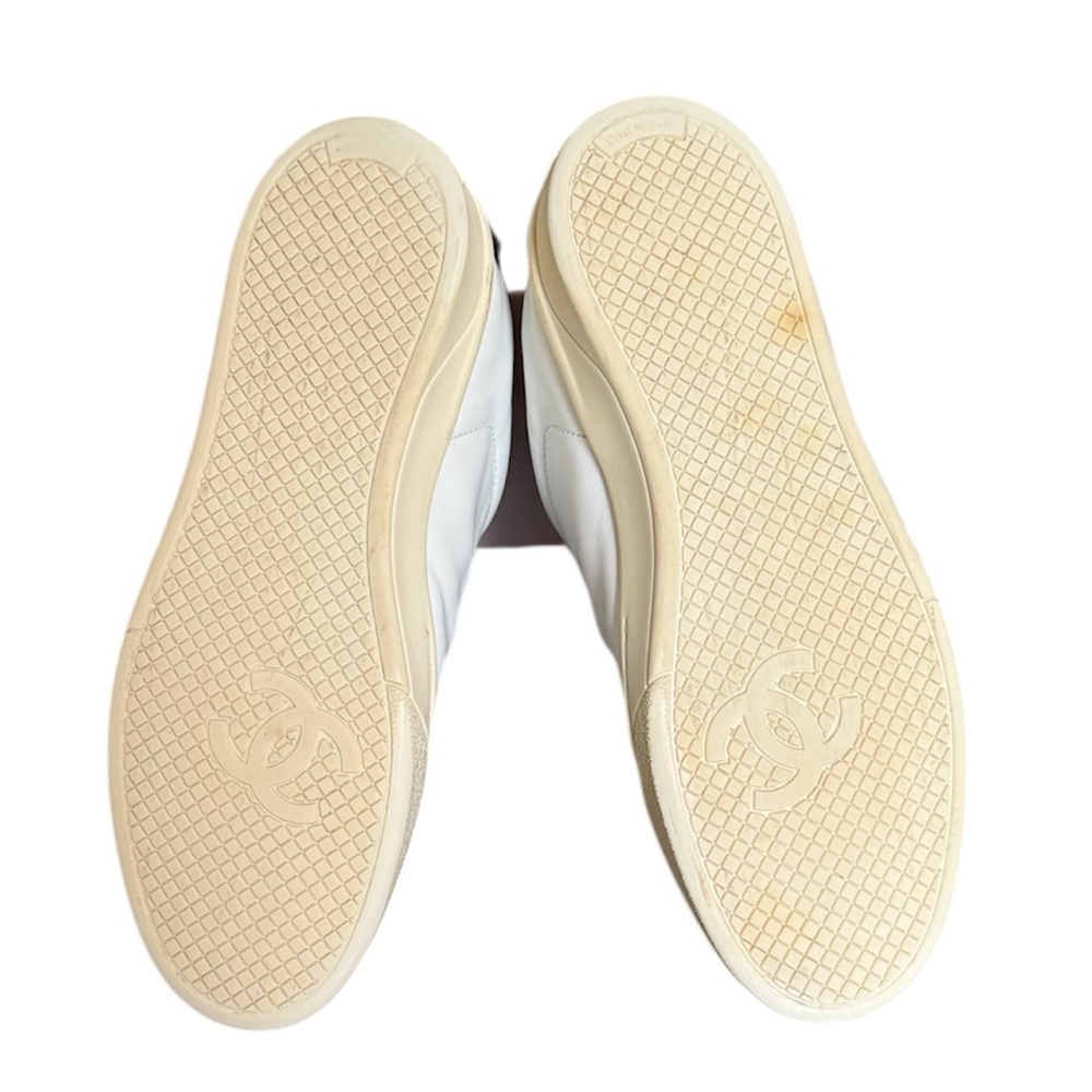 Chanel Leather Sneakers Size: EU 37
Color: White with cream sole
Made in Italy - Picture 6 of 12